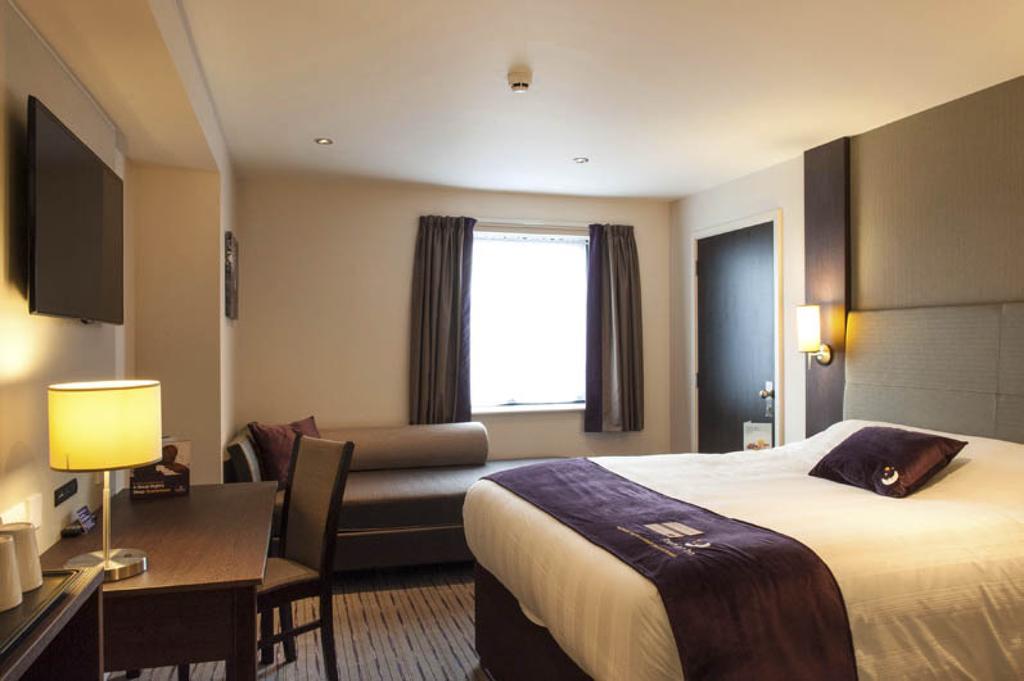Premier Inn Manchester - Прествич Экстерьер фото