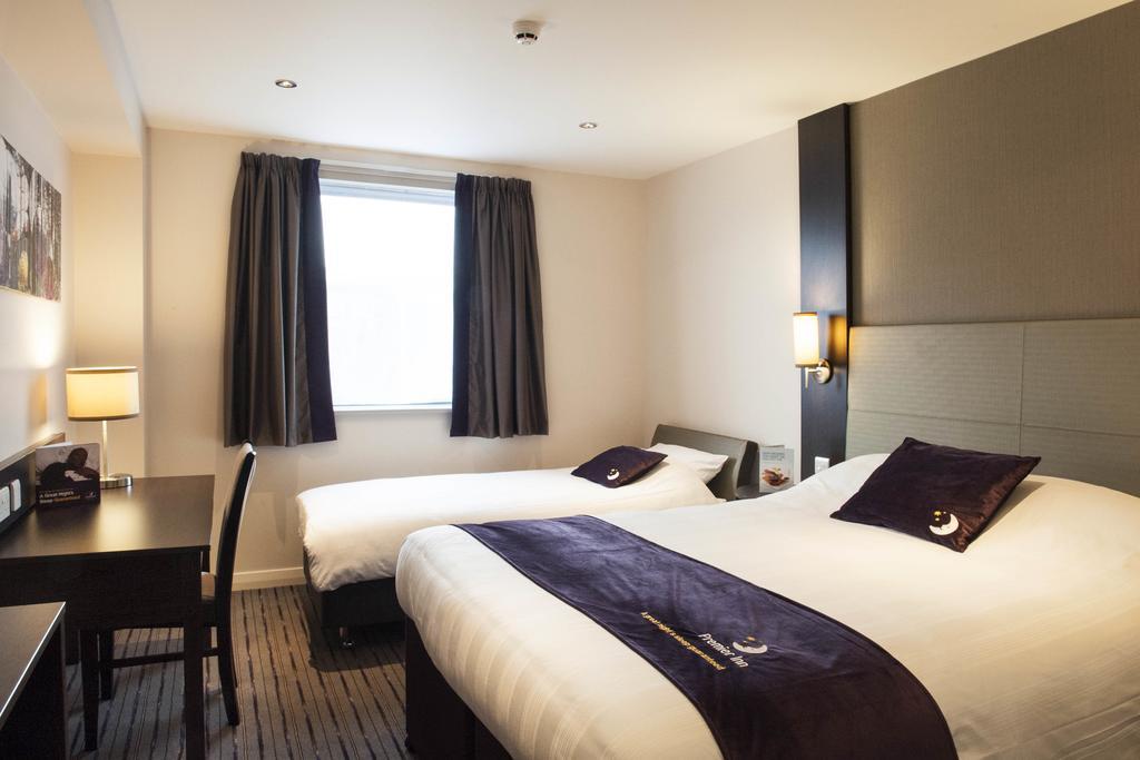 Premier Inn Manchester - Прествич Экстерьер фото