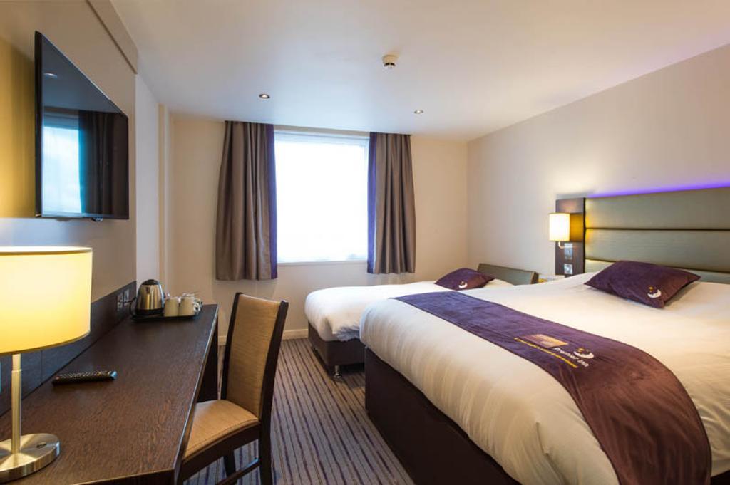 Premier Inn Manchester - Прествич Экстерьер фото