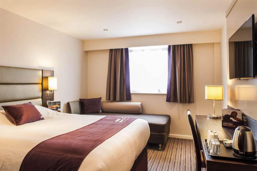 Premier Inn Manchester - Прествич Экстерьер фото