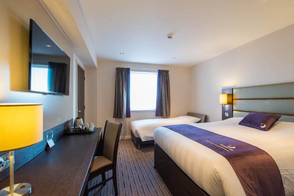 Premier Inn Manchester - Прествич Экстерьер фото