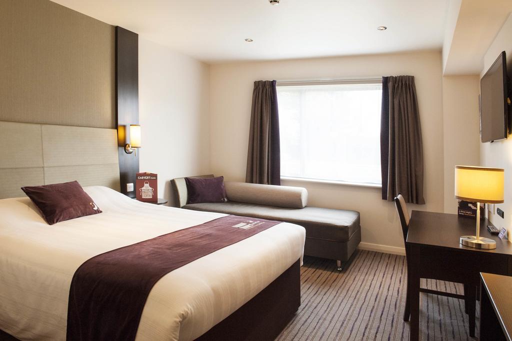 Premier Inn Manchester - Прествич Экстерьер фото