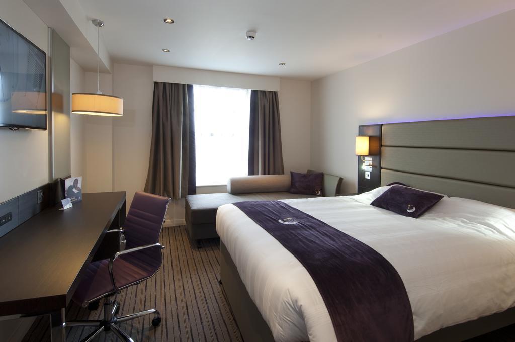 Premier Inn Manchester - Прествич Экстерьер фото