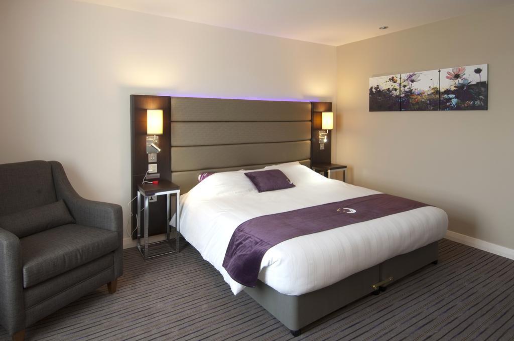 Premier Inn Manchester - Прествич Экстерьер фото