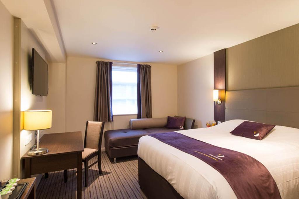 Premier Inn Manchester - Прествич Экстерьер фото