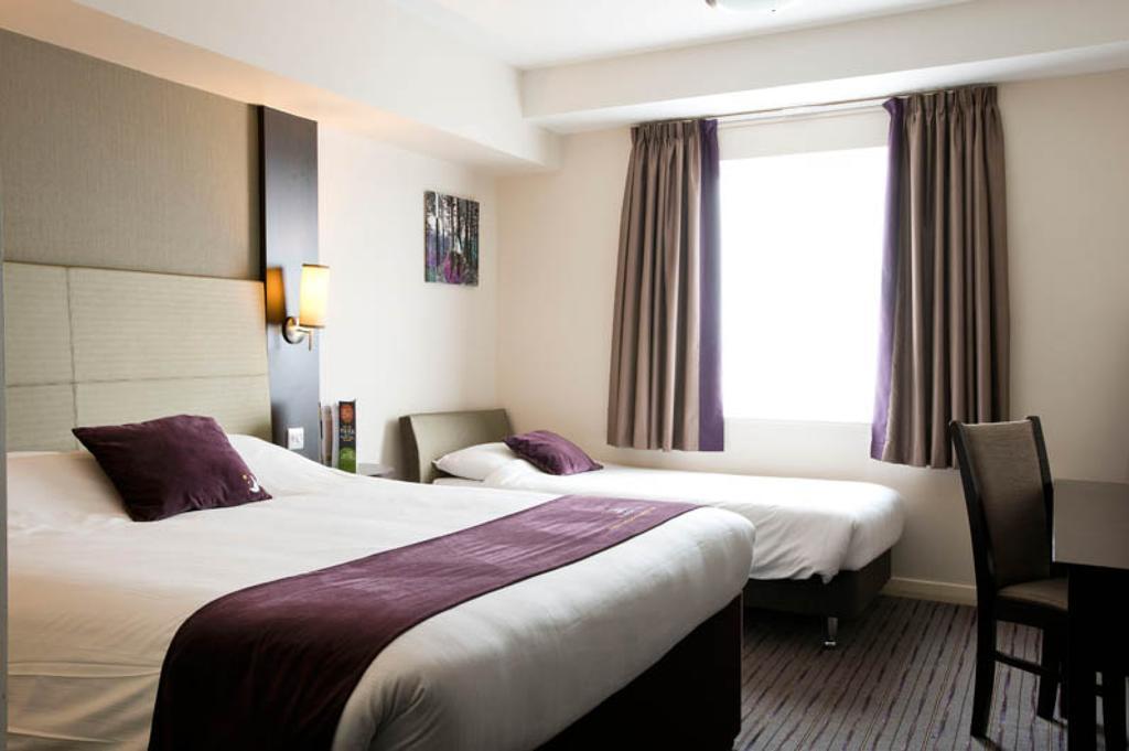 Premier Inn Manchester - Прествич Экстерьер фото