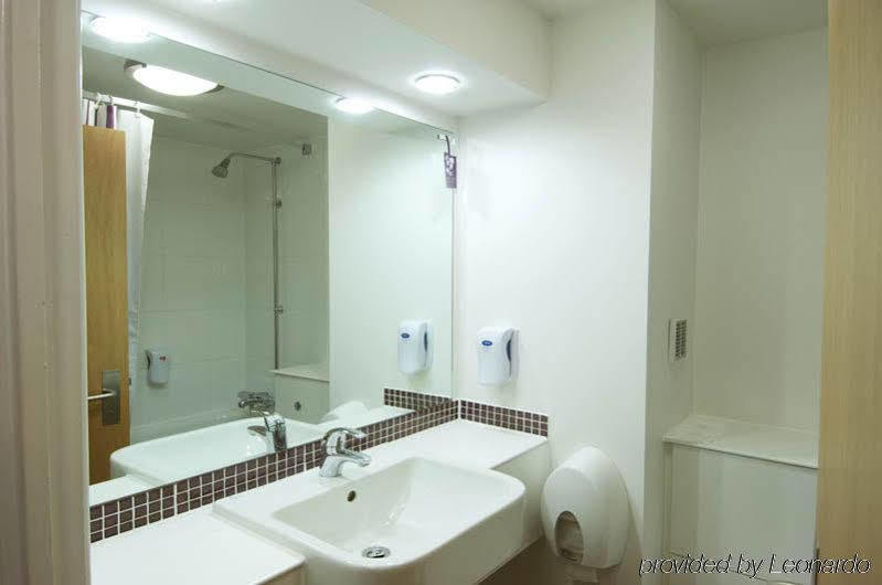 Premier Inn Manchester - Прествич Экстерьер фото