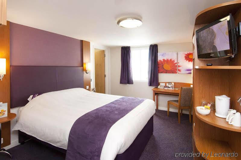 Premier Inn Manchester - Прествич Экстерьер фото