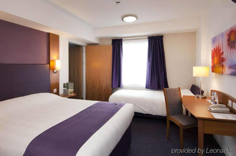 Premier Inn Manchester - Прествич Экстерьер фото