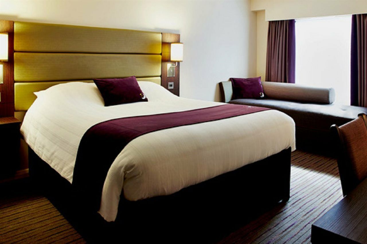 Premier Inn Manchester - Прествич Экстерьер фото