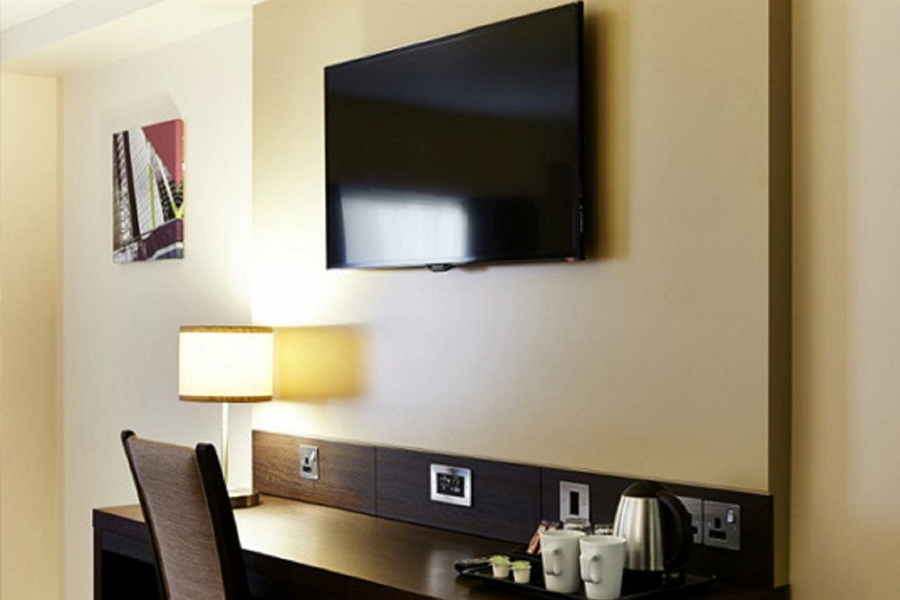 Premier Inn Manchester - Прествич Экстерьер фото